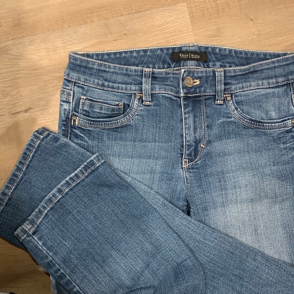 White House Black Market capris size 4